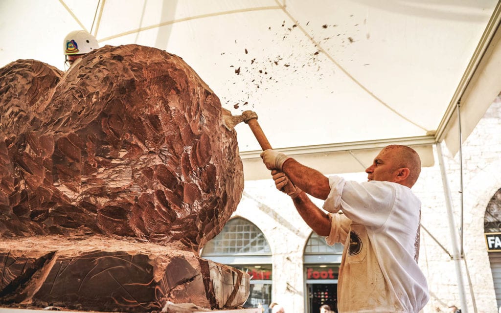 IMG07_Sculture-di-cioccolato_Foto-Karen-Righi-1024x640-min